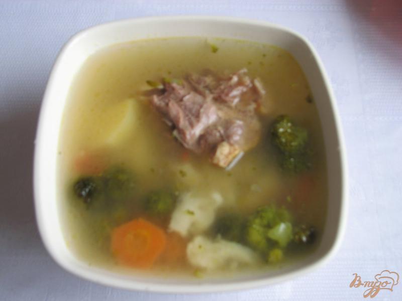 Фото приготовление рецепта: Куринный суп с брокколи шаг №6