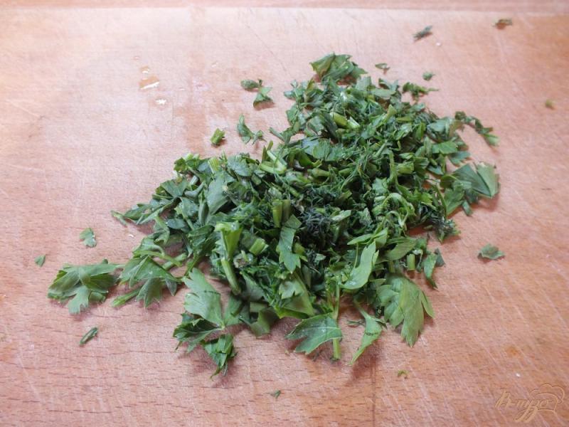 Фото приготовление рецепта: Синие под нежной сметанной шубкой с зеленью шаг №3