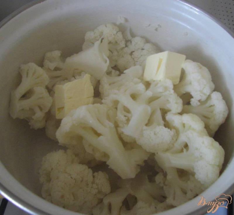 Фото приготовление рецепта: Цветная капуста с тертым сыром шаг №4