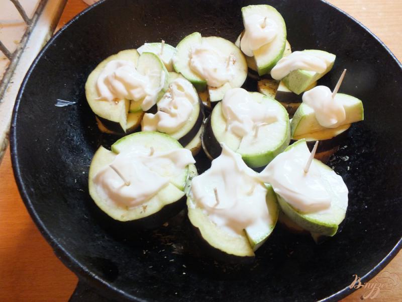 Фото приготовление рецепта: Картофель запеченный с овощами по майонезом шаг №5