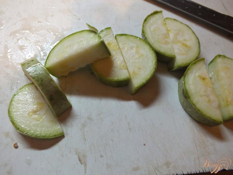 Фото приготовление рецепта: Картофель запеченный с овощами по майонезом шаг №3