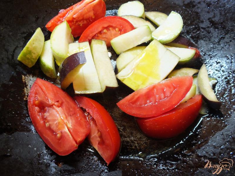 Фото приготовление рецепта: Салат из куриных желудков с печеными овощами шаг №7