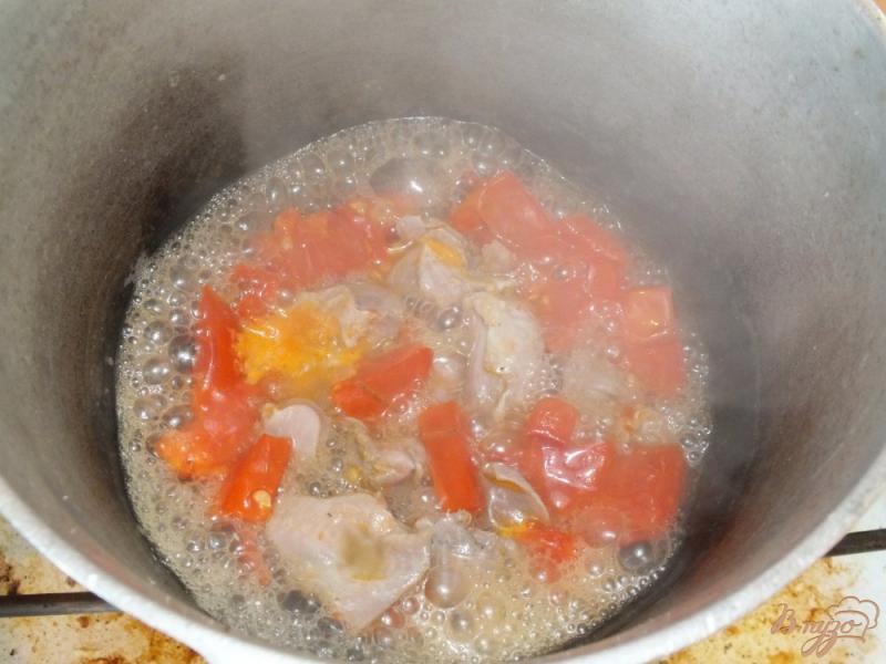 Фото приготовление рецепта: Гречка с томатами и куриными желудками шаг №5