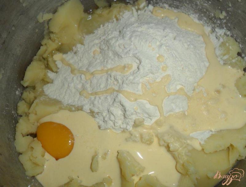 Фото приготовление рецепта: Картофельное слоеное печенье шаг №1