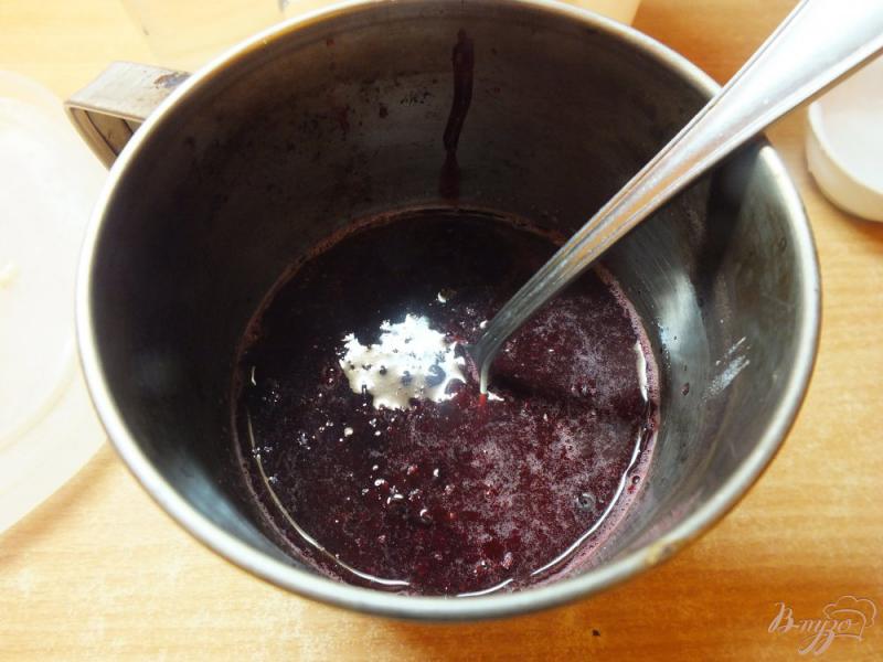 Фото приготовление рецепта: Густой соус из черной смородины шаг №5