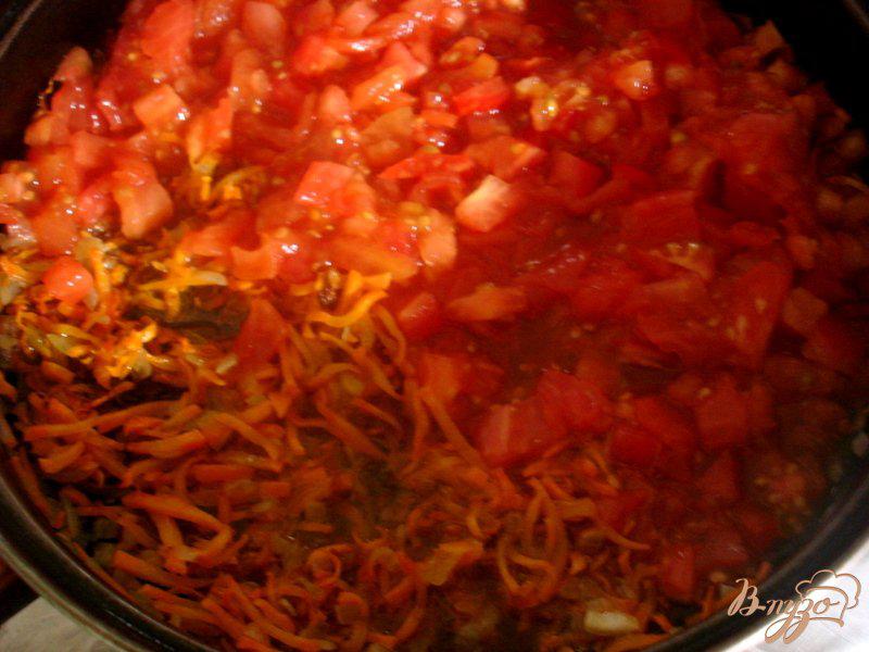 Фото приготовление рецепта: Томатный соус с копчёной колбасой шаг №7
