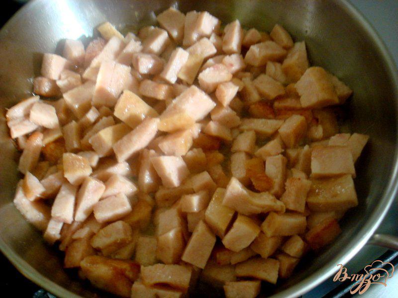 Фото приготовление рецепта: Томатный соус с копчёной колбасой шаг №8