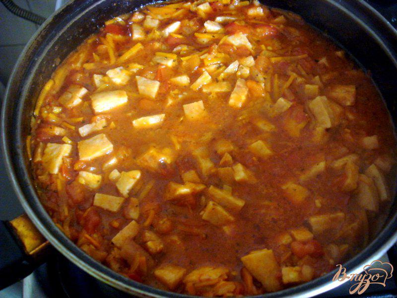 Фото приготовление рецепта: Томатный соус с копчёной колбасой шаг №9