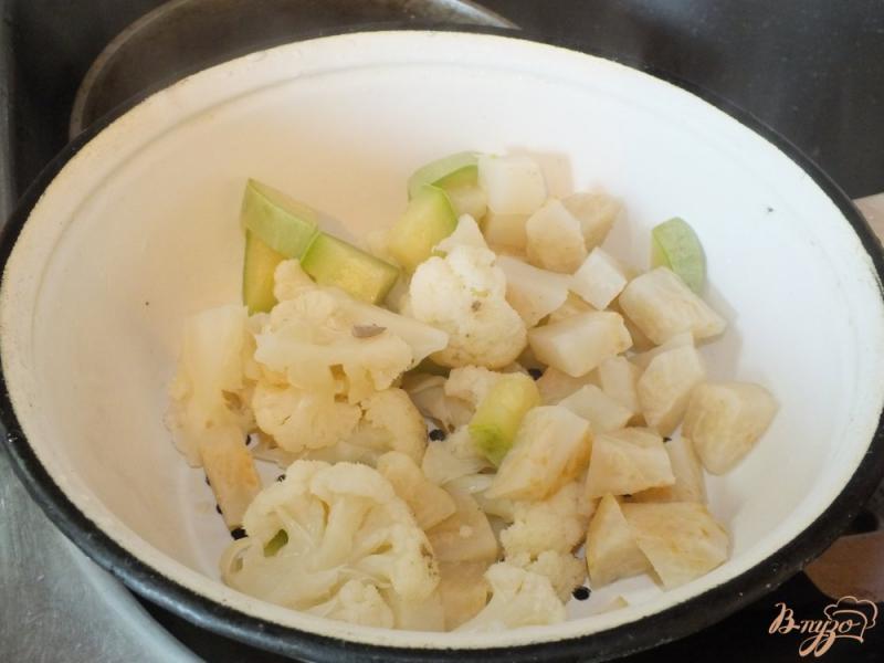 Фото приготовление рецепта: Теплый салат с корнем сельдерея шаг №6