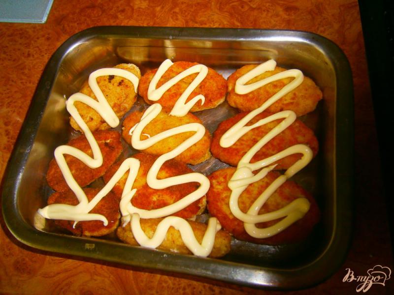 Фото приготовление рецепта: Куриные котлеты из духовки шаг №9