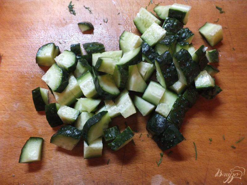 Фото приготовление рецепта: Салат со свежими шампиньонами шаг №4