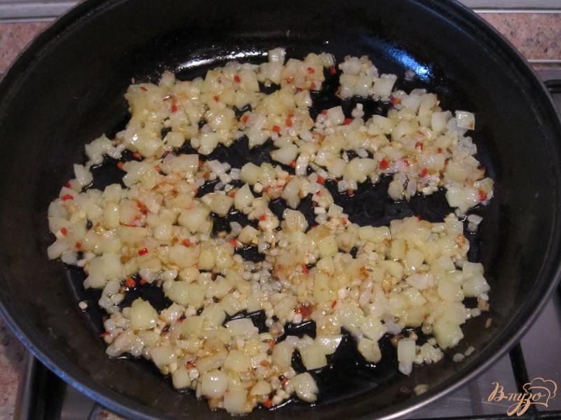 Фото приготовление рецепта: Буррито со свининой и красной фасолью шаг №7
