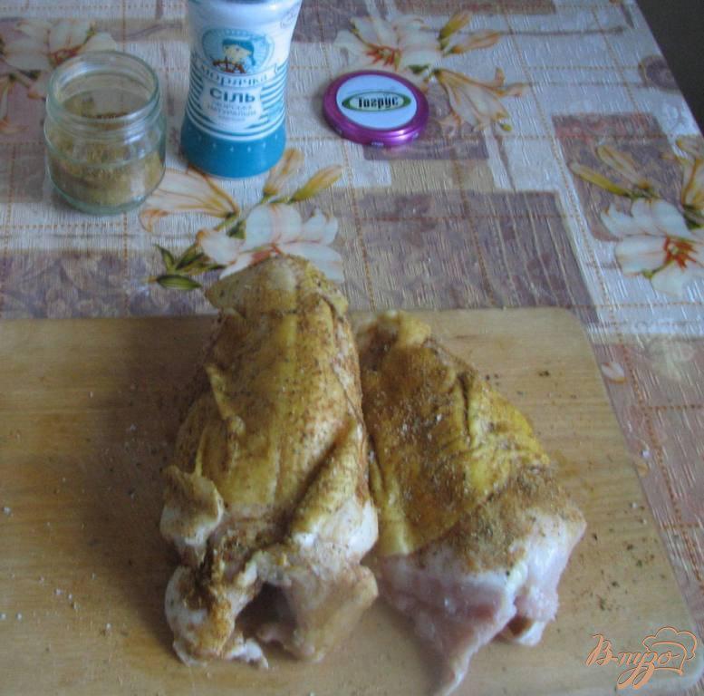 Фото приготовление рецепта: Курица, запеченная в рукаве с черносливом шаг №1