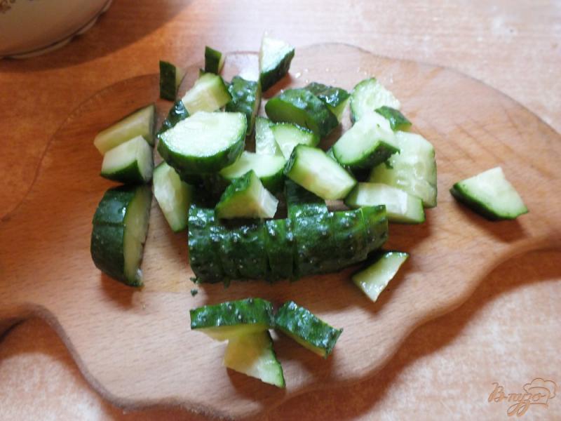 Фото приготовление рецепта: Салат с огурцом и тимьяном шаг №1