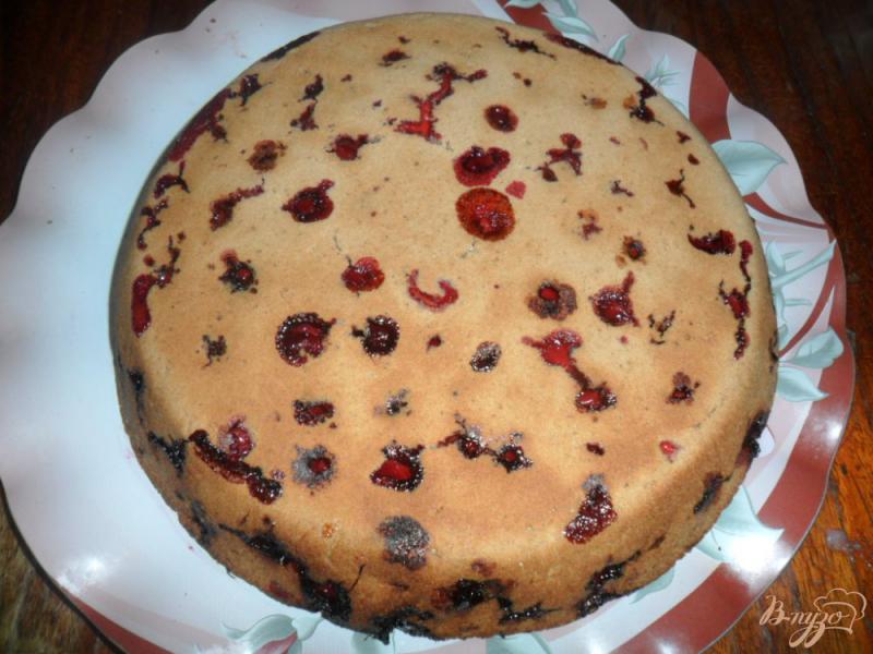 Фото приготовление рецепта: Пирог с вишнями шаг №5