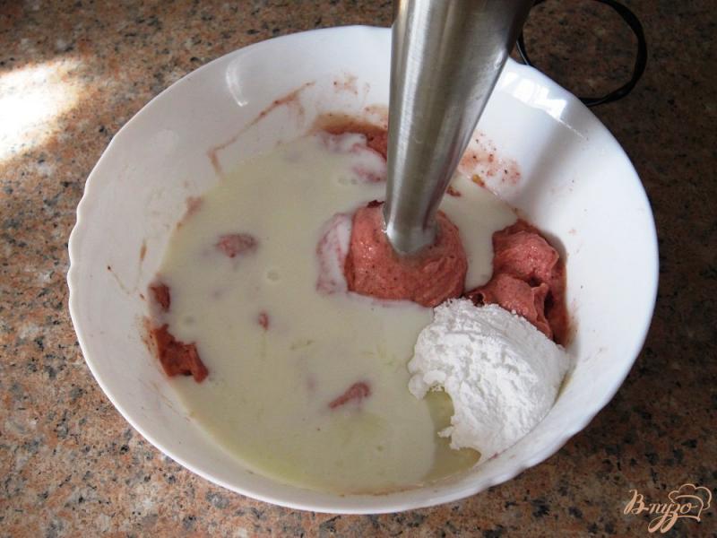 Фото приготовление рецепта: Клубнично-банановый сорбет с йогуртом шаг №4