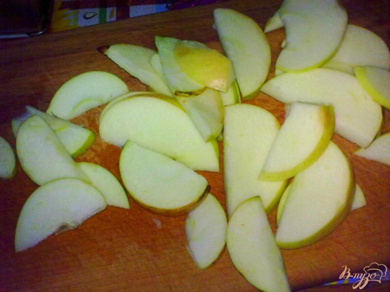 Фото приготовление рецепта: Компот яблочный с бананом и кардамоном шаг №2