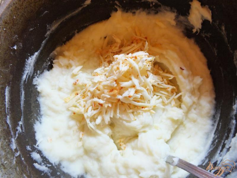 Фото приготовление рецепта: Картофельное пюре с сулугуни шаг №4
