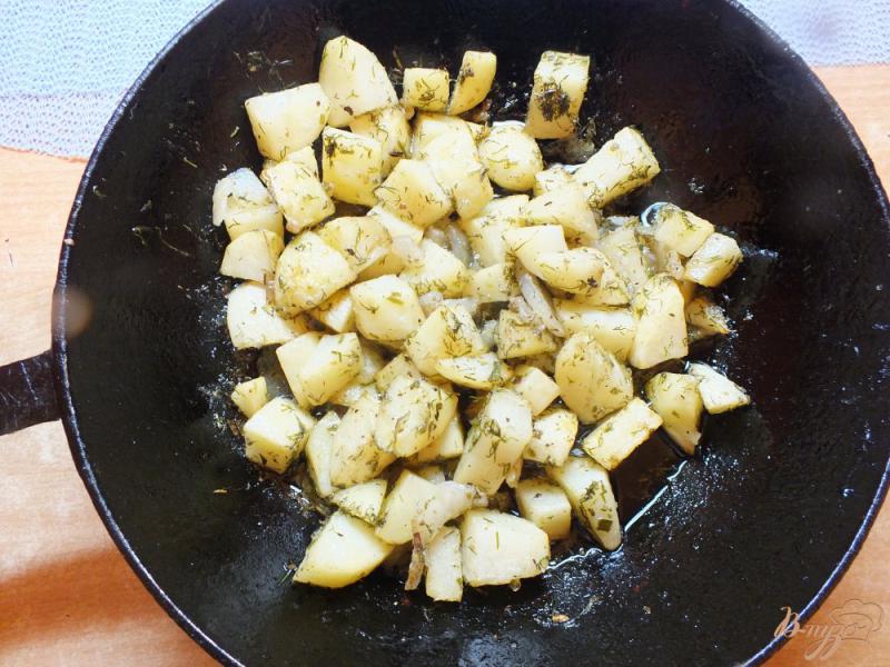 Фото приготовление рецепта: Печенный картофель с салом и орегано шаг №7