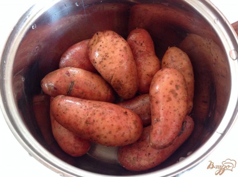 Фото приготовление рецепта: Картофель запеченный в чесночном масле шаг №1