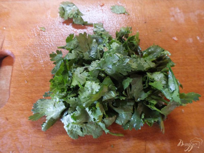 Фото приготовление рецепта: Салат с пекинской капустой и соевым соусом шаг №4