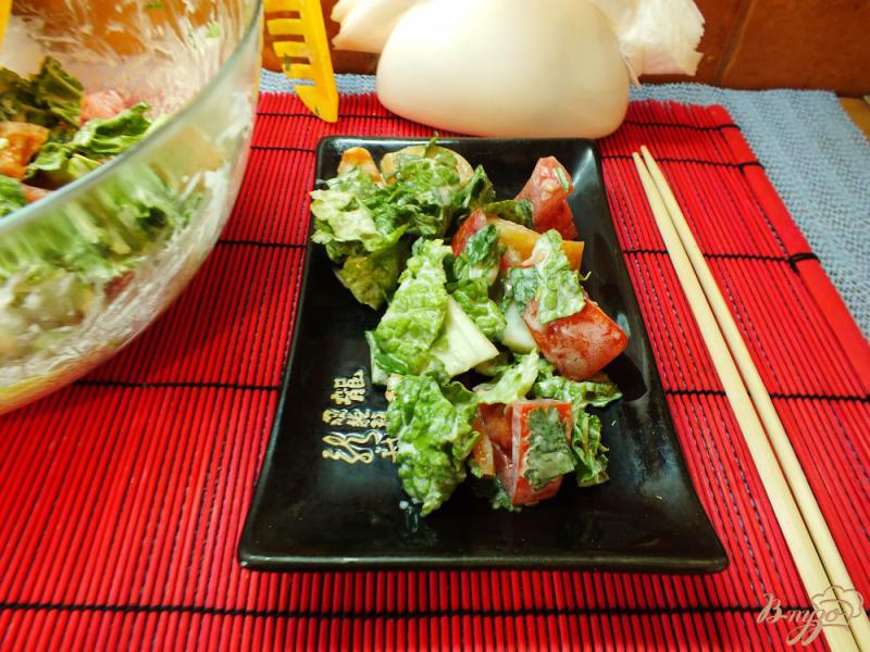 Фото приготовление рецепта: Салат с пекинской капустой и соевым соусом шаг №6