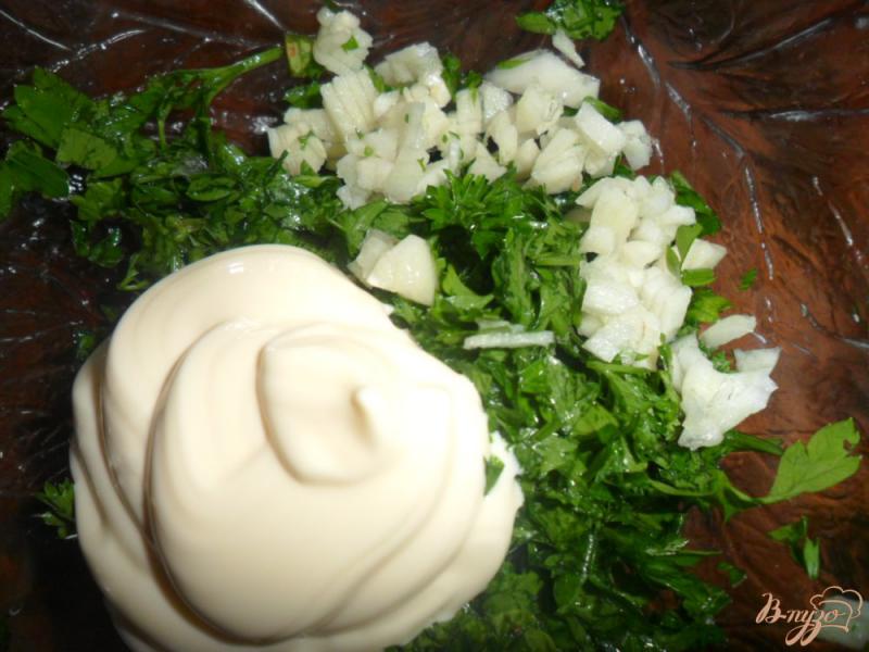 Фото приготовление рецепта: Баклажаны с петрушкой и чесночным соусом шаг №2