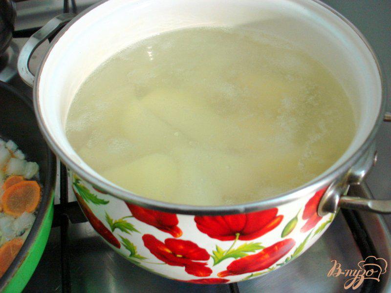 Фото приготовление рецепта: Печёночное суфле на картофельной подушке шаг №2