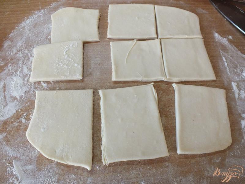 Фото приготовление рецепта: Слоеные бутербродные хлебцы с орегано шаг №3
