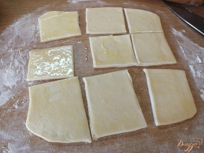 Фото приготовление рецепта: Слоеные бутербродные хлебцы с орегано шаг №4