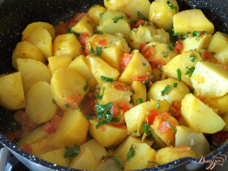 Фото приготовление рецепта: Картофель,приготовленный со специями шаг №4