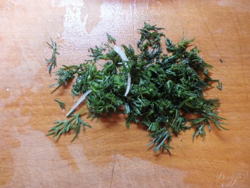 Фото приготовление рецепта: Деревенский салат из помидор с творогом шаг №4