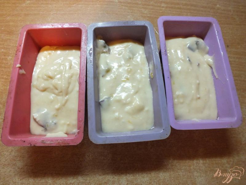 Фото приготовление рецепта: Сливовые кексы с творогом и медом шаг №10