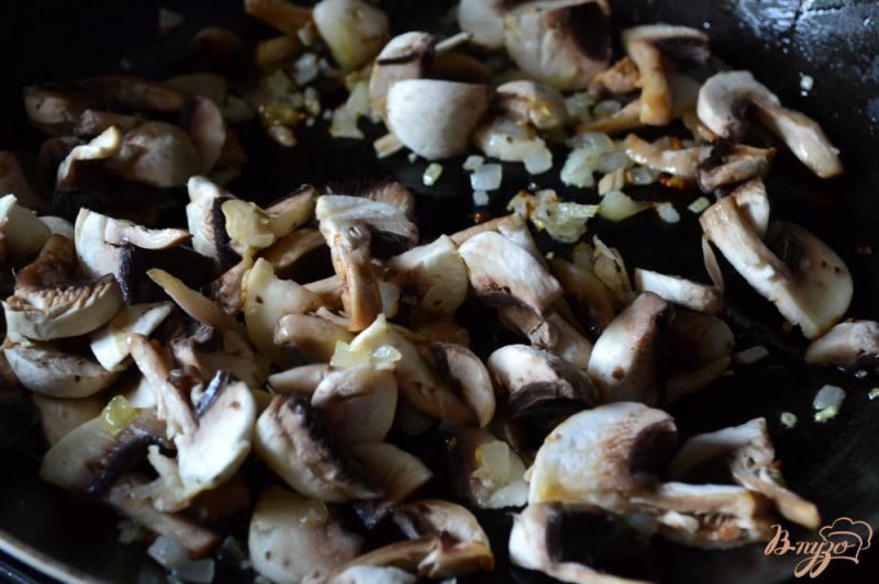 Фото приготовление рецепта: Давленый картофель с грибами шаг №3