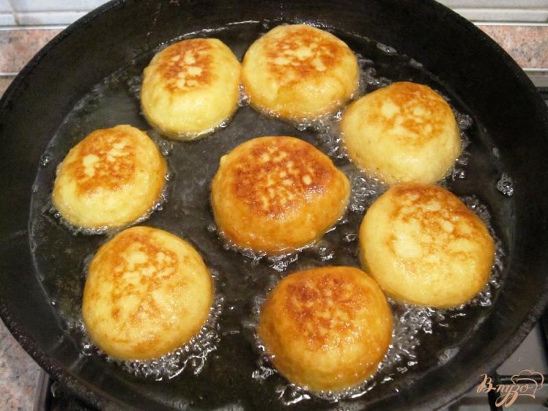 Фото приготовление рецепта: Картофельные шарики шаг №6
