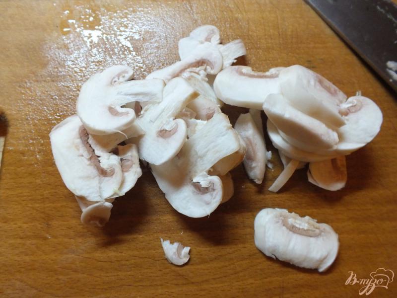 Фото приготовление рецепта: Салат летний грибной шаг №4