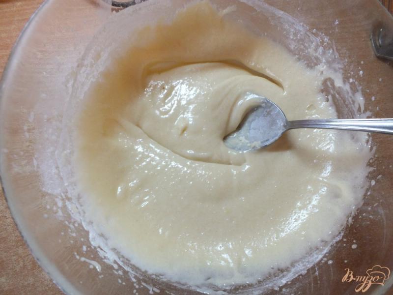 Фото приготовление рецепта: Сливовый пирог на растительном масле шаг №6