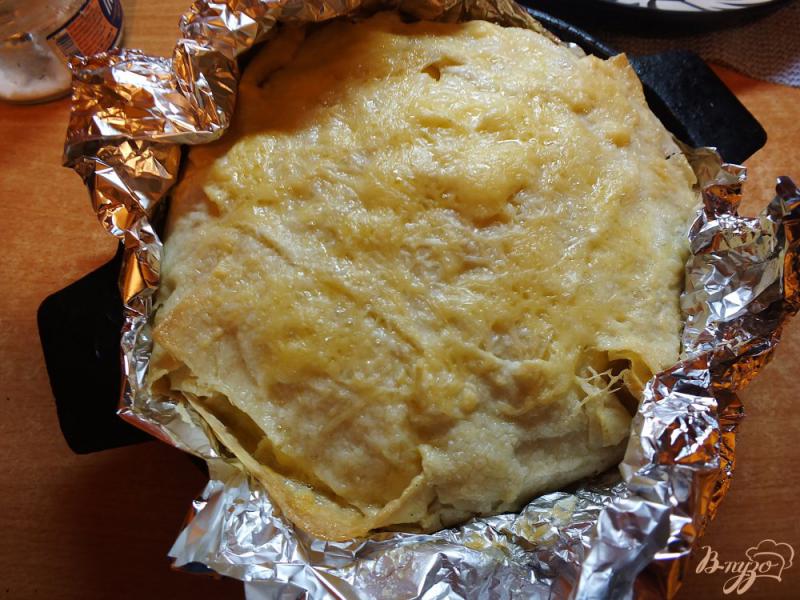 Фото приготовление рецепта: Слоеный пирог с грибами шаг №11