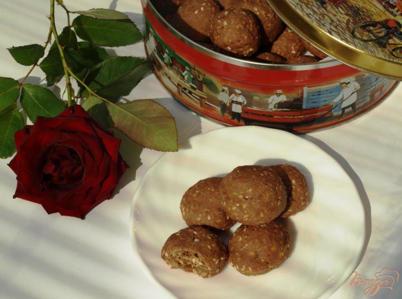 Фото приготовление рецепта: Шоколадное печенье с кукурузной крупой и кунжутом шаг №5