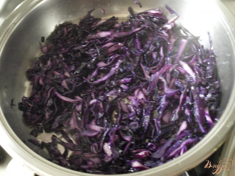 Фото приготовление рецепта: Салат-гарнир из краснокочанной капусты и риса шаг №3