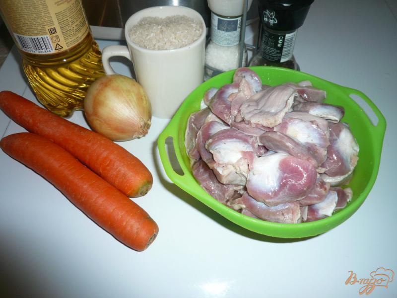 Фото приготовление рецепта: Рисовая каша с куриными желудками шаг №1