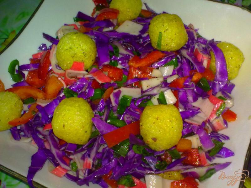 Фото приготовление рецепта: Салат с шариками шаг №6