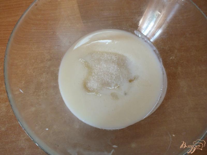 Фото приготовление рецепта: Оладьи на персиковом йогурте шаг №2