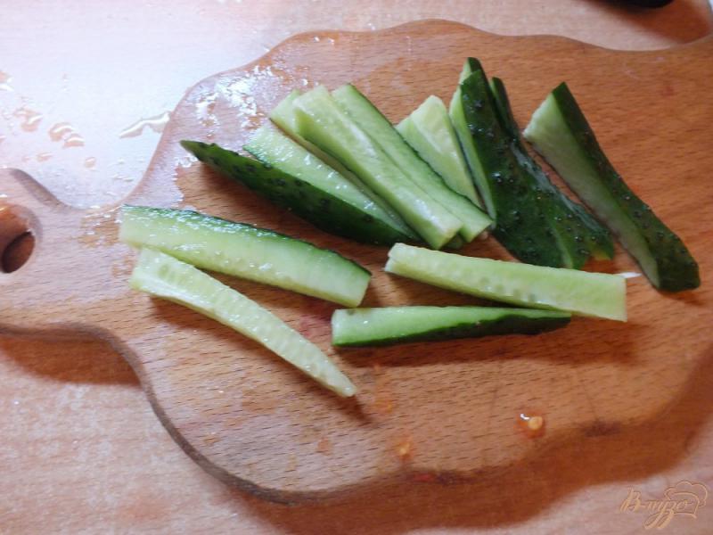 Фото приготовление рецепта: Лавашь с отварной курицей, овощами и корейской морковкой шаг №3