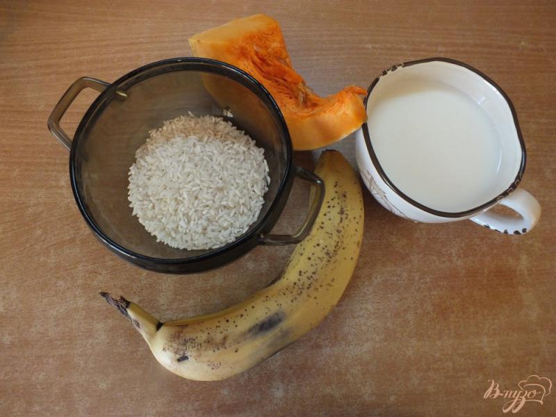 Фото приготовление рецепта: Тыквенная каша на молоке с бананом шаг №1