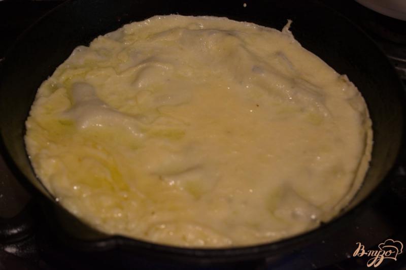 Фото приготовление рецепта: Блины с яйцом на завтрак шаг №3