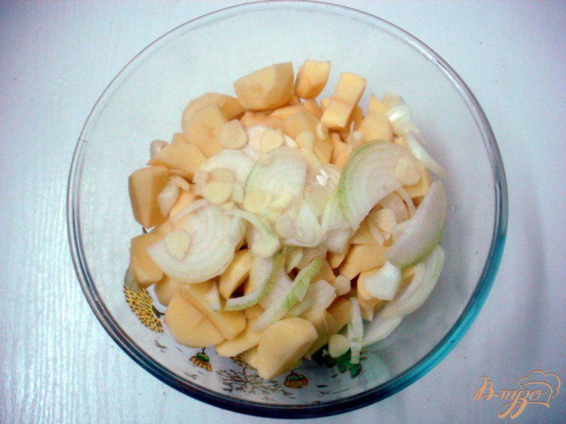 Фото приготовление рецепта: Рёбрышки с картошкой в мультиварке шаг №3