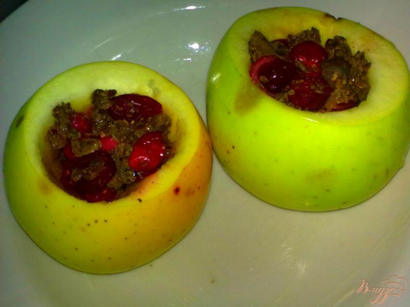 Фото приготовление рецепта: Яблоки с начинкой шаг №3