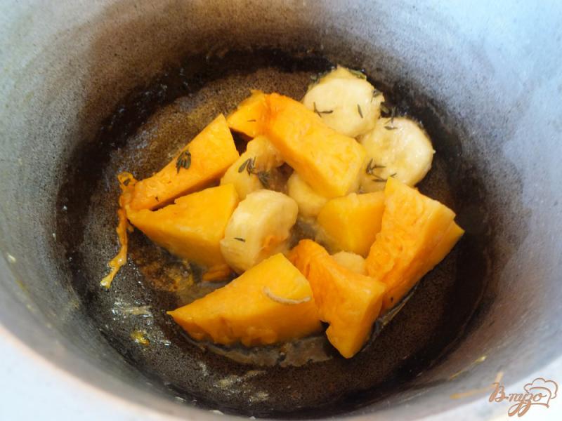 Фото приготовление рецепта: Бананово-тыквенный суп-пюре шаг №7