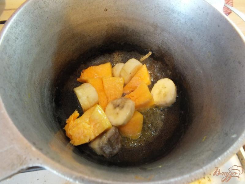 Фото приготовление рецепта: Бананово-тыквенный суп-пюре шаг №5